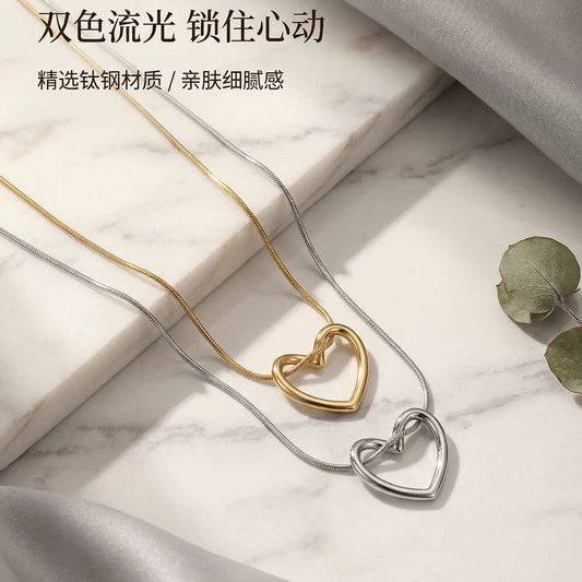Cadena diseño vanguardista y romántico